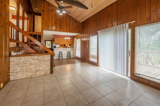 7 Lake Drive, Huntsville, TX 77320