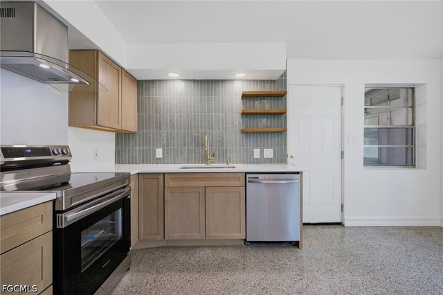 4213 Ellen AVE, Fort Myers, FL 33901