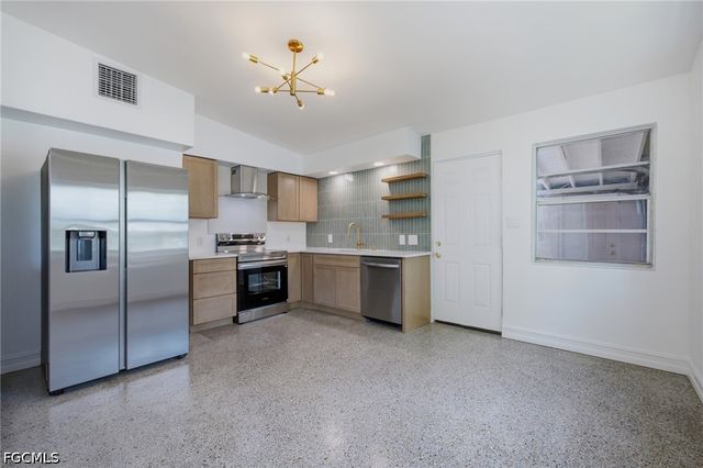 4213 Ellen AVE, Fort Myers, FL 33901