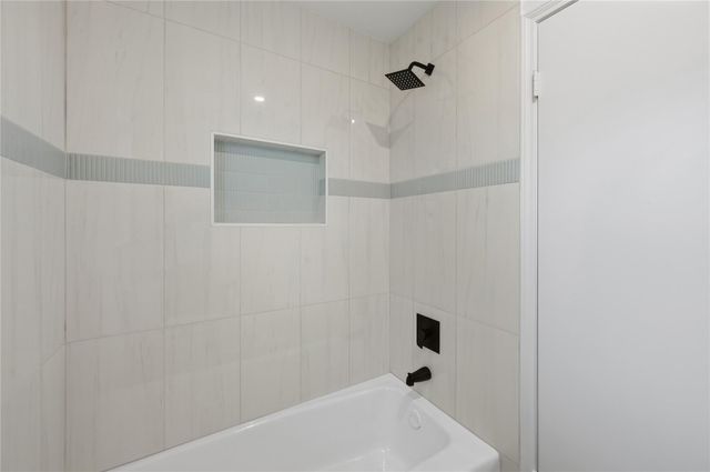 210 Ridgemont Drive, Alvin, TX 77511