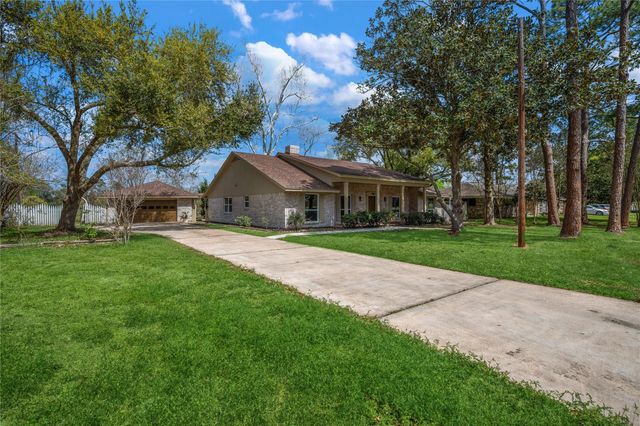 210 Ridgemont Drive, Alvin, TX 77511