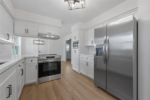 210 Ridgemont Drive, Alvin, TX 77511