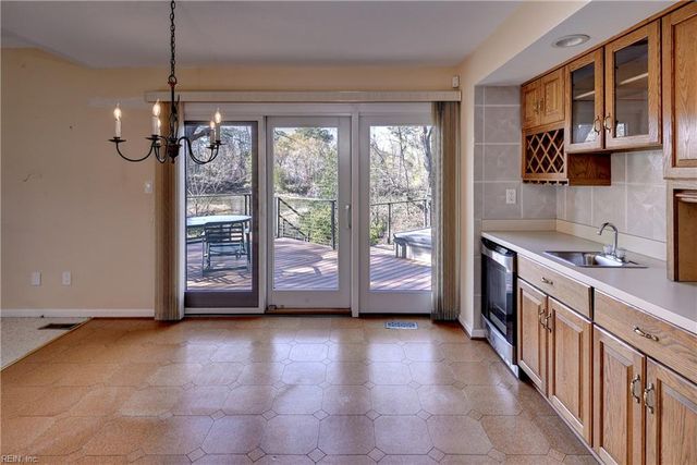 49 Dillwyn DR, Newport News, VA 23602