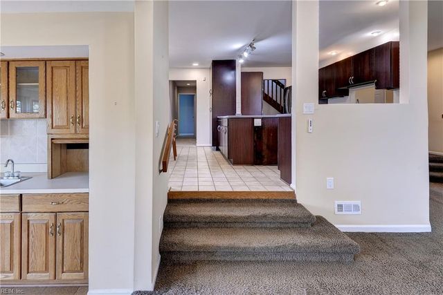 49 Dillwyn DR, Newport News, VA 23602