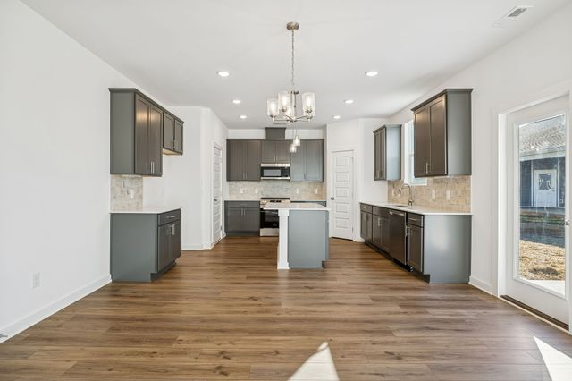 7060 Sutton Dr, White House, TN 37188