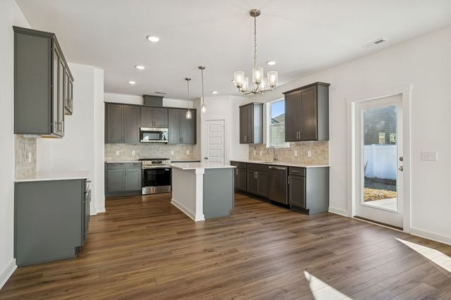 7060 Sutton Dr, White House, TN 37188