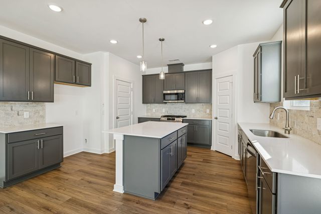 7060 Sutton Dr, White House, TN 37188