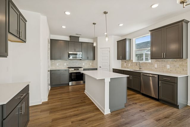 7060 Sutton Dr, White House, TN 37188