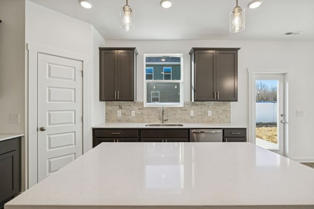 7060 Sutton Dr, White House, TN 37188