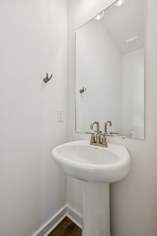 7060 Sutton Dr, White House, TN 37188