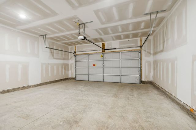 7060 Sutton Dr, White House, TN 37188