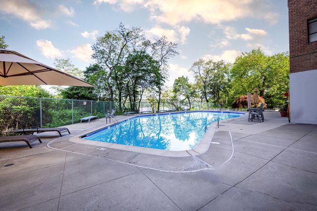 2727 Palisade Ave Apt 5A, New York City, NY 10463