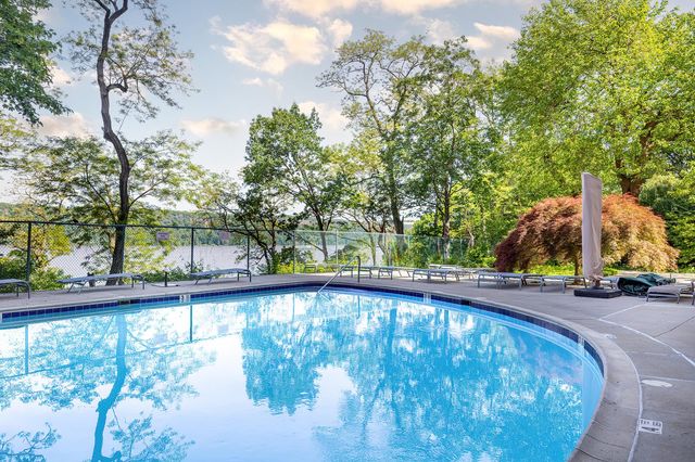 2727 Palisade Ave Apt 5A, New York City, NY 10463