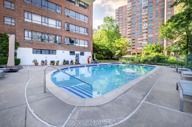 2727 Palisade Ave Apt 5A, New York City, NY 10463