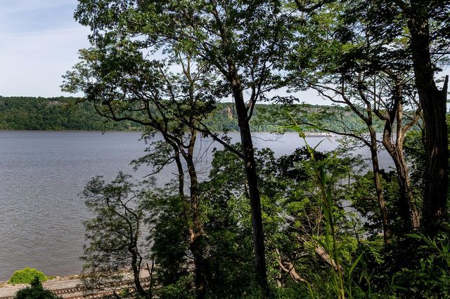 2727 Palisade Ave Apt 5A, New York City, NY 10463