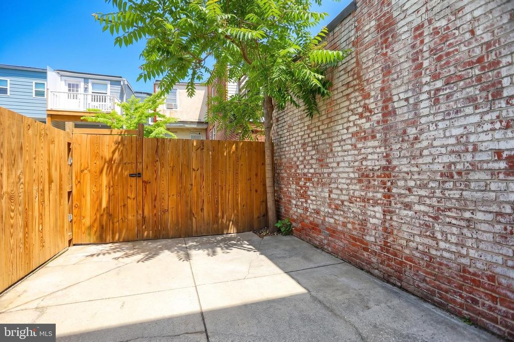 Image 21 of property listing at 244 N ROSE ST, Baltimore, MD 21224