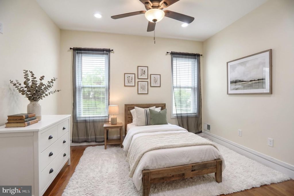 Image 3 of property listing at 244 N ROSE ST, Baltimore, MD 21224