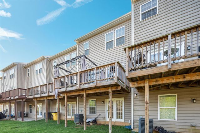 195 ONTARIO DR, Falling Waters, WV 25419