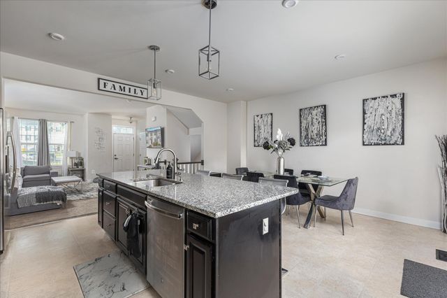 195 ONTARIO DR, Falling Waters, WV 25419