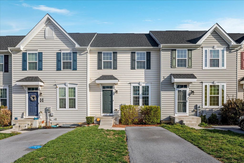 195 ONTARIO DR, Falling Waters, WV 25419