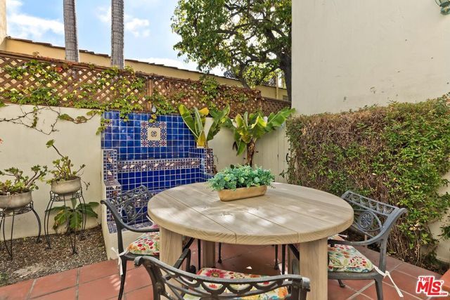 10525 Almayo Avenue, Los Angeles, CA 90064