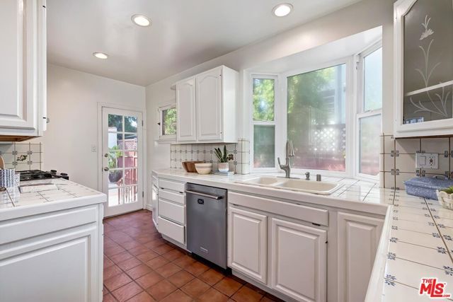 10525 Almayo Avenue, Los Angeles, CA 90064