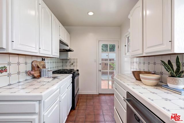 10525 Almayo Avenue, Los Angeles, CA 90064