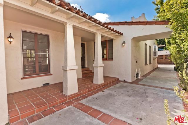 10525 Almayo Avenue, Los Angeles, CA 90064