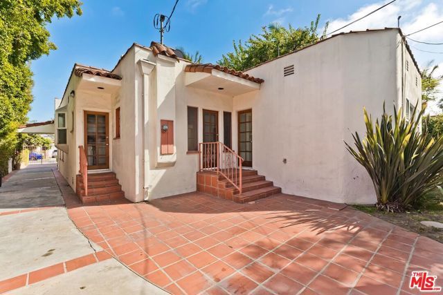 10525 Almayo Avenue, Los Angeles, CA 90064
