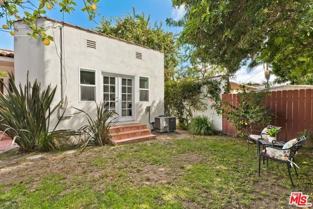 10525 Almayo Avenue, Los Angeles, CA 90064