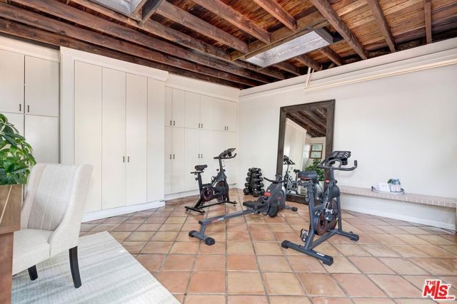 10525 Almayo Avenue, Los Angeles, CA 90064