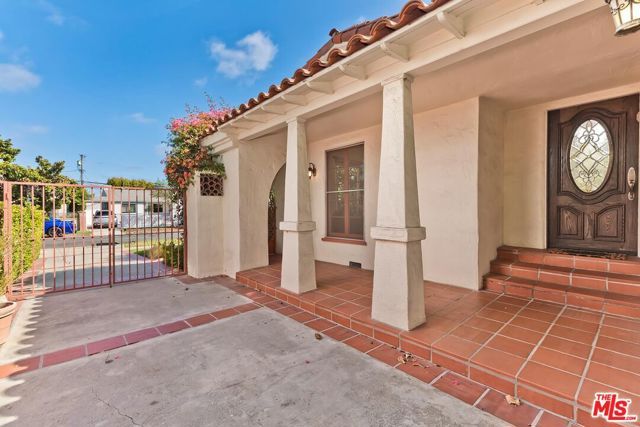 10525 Almayo Avenue, Los Angeles, CA 90064