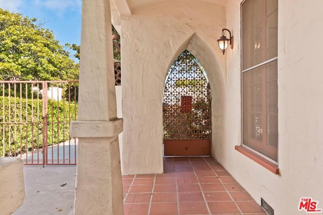 10525 Almayo Avenue, Los Angeles, CA 90064