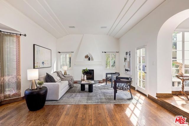 10525 Almayo Avenue, Los Angeles, CA 90064