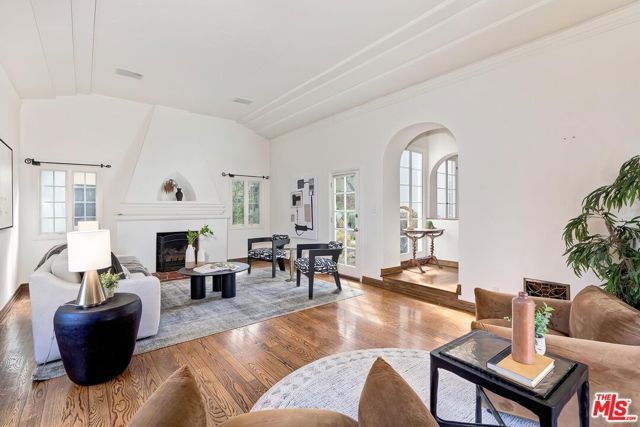 10525 Almayo Avenue, Los Angeles, CA 90064