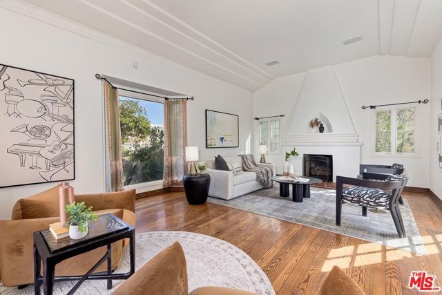 10525 Almayo Avenue, Los Angeles, CA 90064