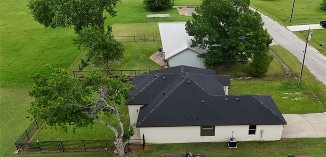 226 Lakeview Drive, Runaway Bay, TX 76426
