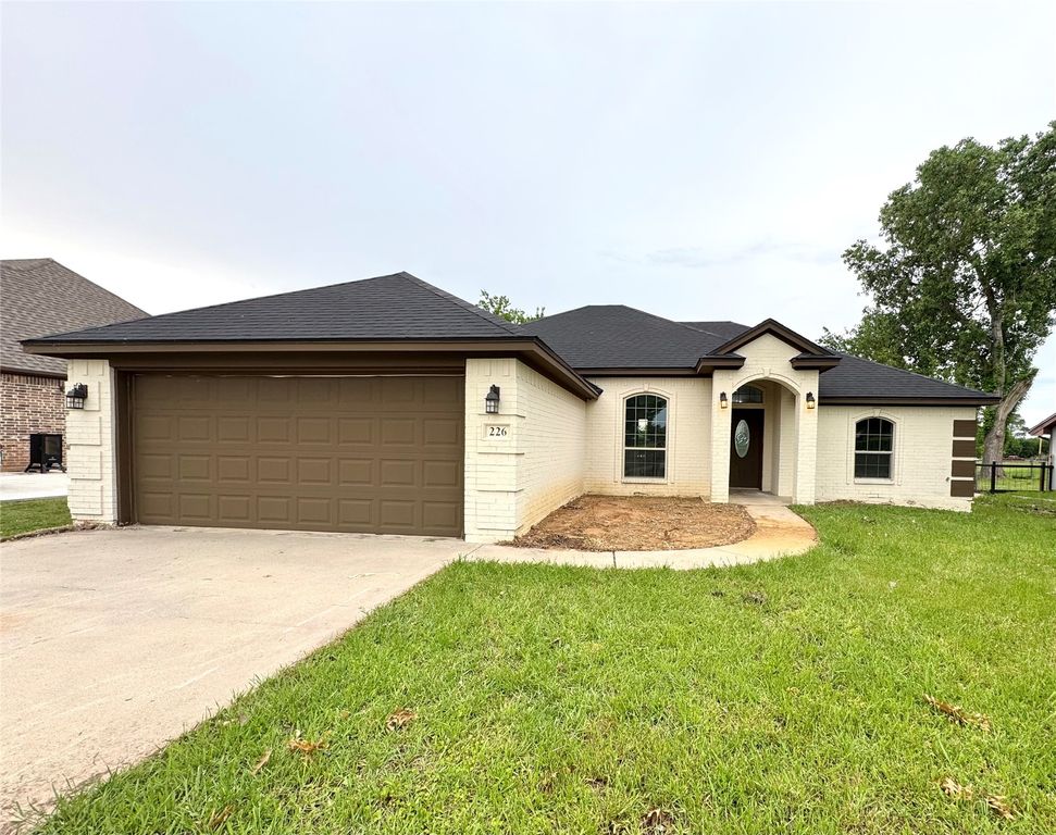 226 Lakeview Drive, Runaway Bay, TX 76426
