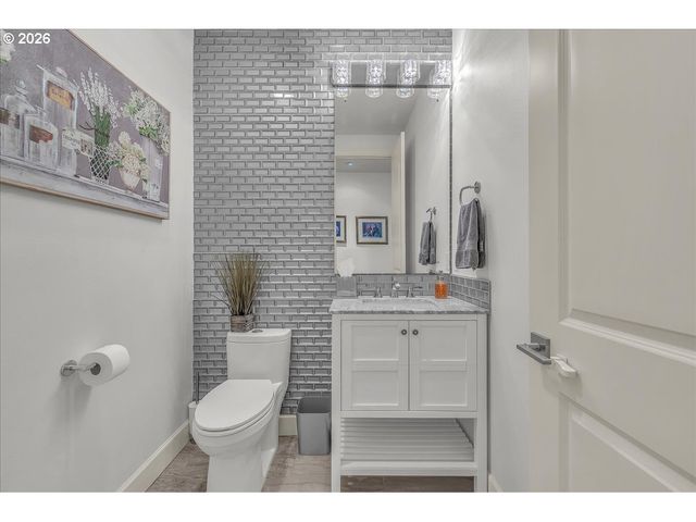 56840 HUMMINGBIRD Ln, Warren, OR 97053