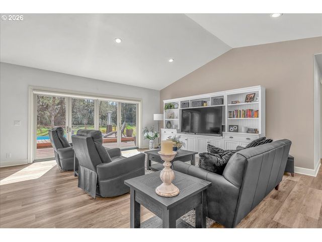 56840 HUMMINGBIRD Ln, Warren, OR 97053
