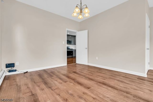 927 Meredith Ave, Elizabeth City, NJ 07202