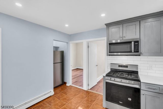 927 Meredith Ave, Elizabeth City, NJ 07202