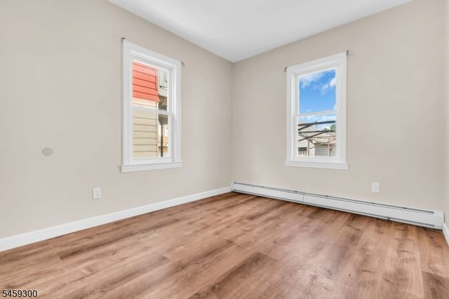 927 Meredith Ave, Elizabeth City, NJ 07202