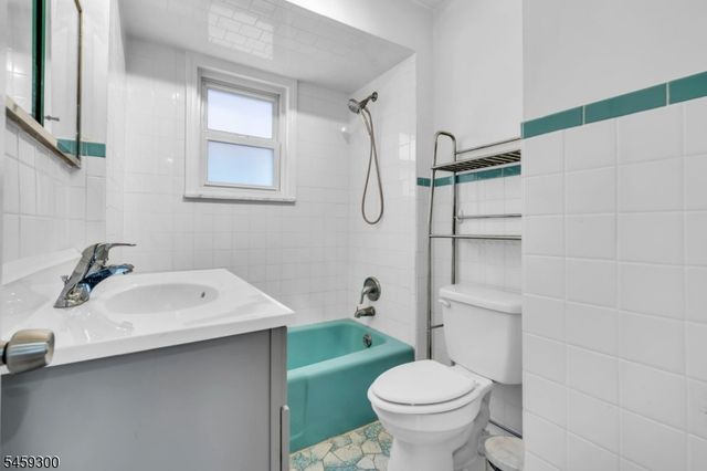 927 Meredith Ave, Elizabeth City, NJ 07202