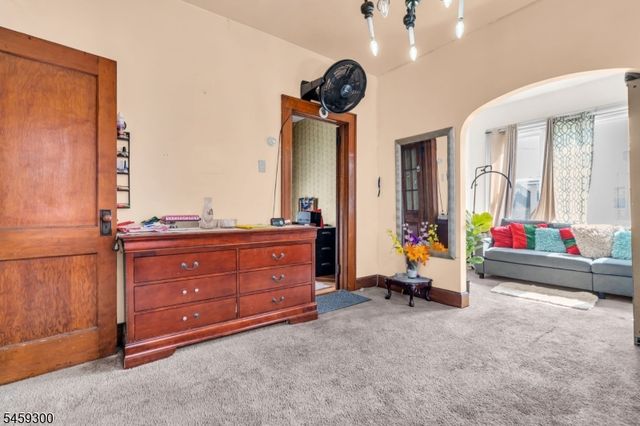 927 Meredith Ave, Elizabeth City, NJ 07202