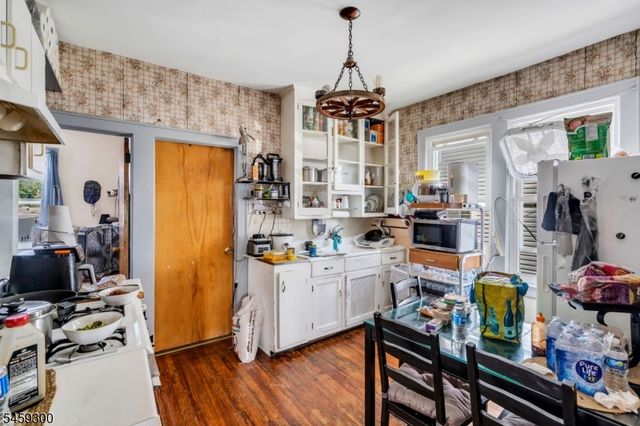 927 Meredith Ave, Elizabeth City, NJ 07202