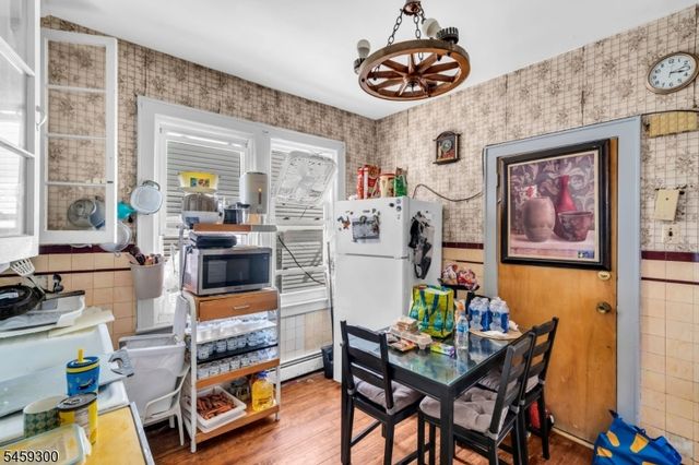 927 Meredith Ave, Elizabeth City, NJ 07202