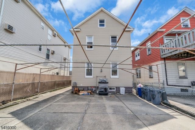 927 Meredith Ave, Elizabeth City, NJ 07202