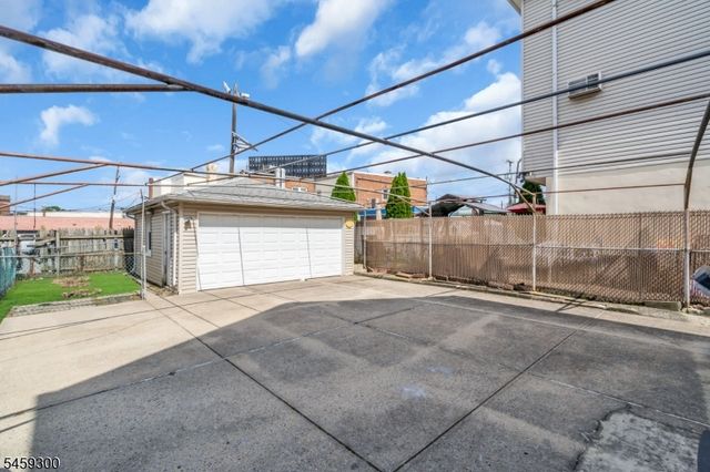 927 Meredith Ave, Elizabeth City, NJ 07202
