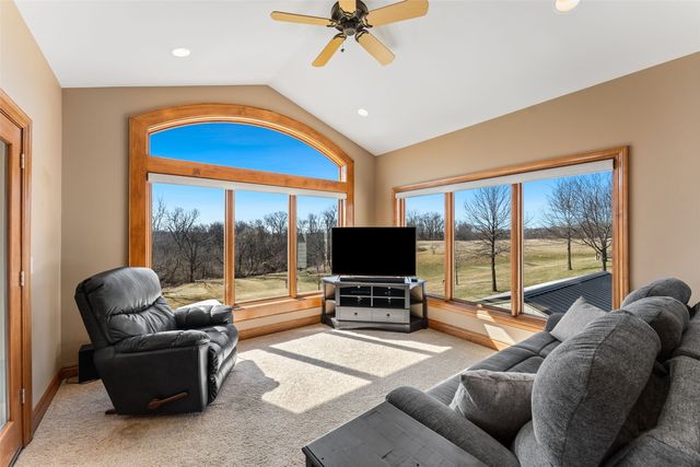 4601 Plumberry Road, Ely, IA 52227